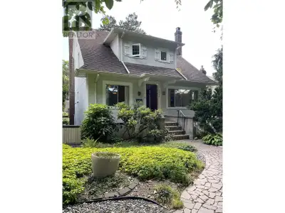 Whole house with Yard 5 Beds 3 Baths 3 levels in Central Vancouver Westside (Near park) Mackenzie He...