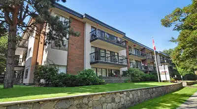 Located on a residential, tree-lined street in Kitsilano, The Royale offers one bedroom and penthous...