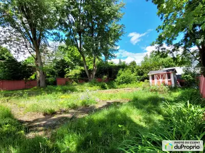 Superbe terrain disponible au coeur de Sherbrooke, directement sur la rue Portland. Un plus grand te...