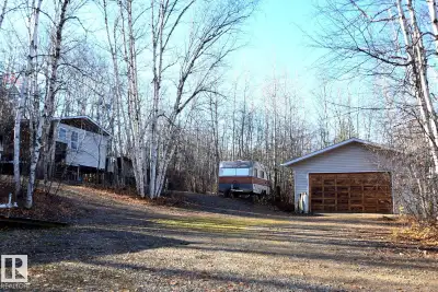 NORTH BUCK LAKE - GOLDEN NODDING! Enjoy lake life on this beautiful 0.5+ acre property just steps fr...