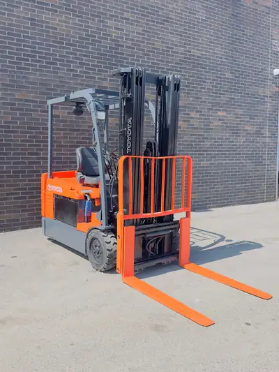 Keywords: Toyota forklift, electric forklift, 3-wheel forklift, 4,000 lbs capacity, 3-stage mast, fo...