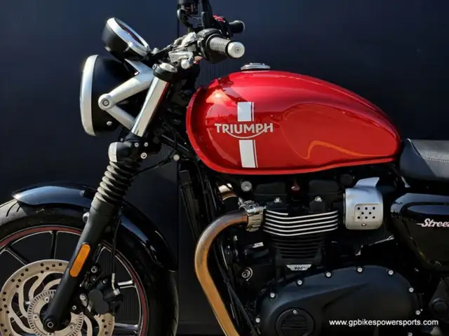 2017 Triumph Street Twin Cranberry Red in Street, Cruisers & Choppers in Oshawa / Durham Region - Image 21