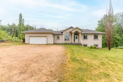 ** OPEN HOUSE ** Saturday June 21 1:00-4:00pm NEW LISTING – MLS E4442534 Looking for peace, privacy,...