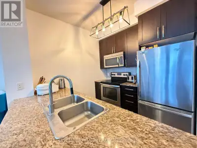 Experience upscale urban living in this stunning 1+Den suite at the prestigious Grand Residences, ju...