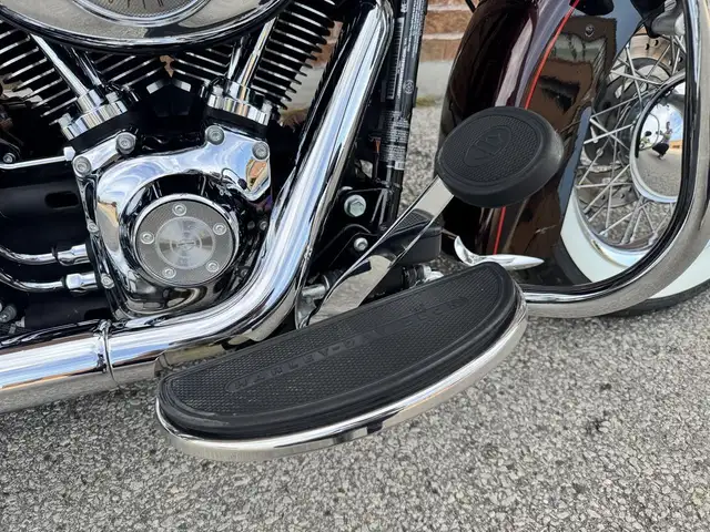 2011 Harley-Davidson Heritage Softail Classic **CANADIAN BIKE**  in Street, Cruisers & Choppers in Markham / York Region - Image 12