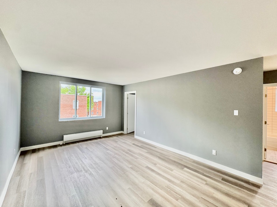 5 et demi à louer - Ville St-Laurent - Électros et WiFi - Dispo 4