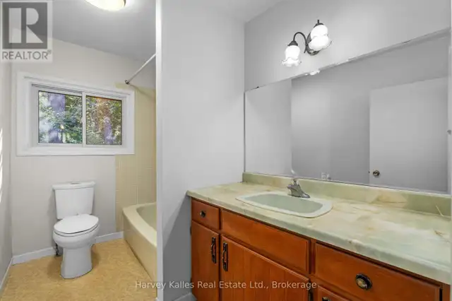 835 MUSKOKA ROAD 3 N Huntsville (Chaffey), Ontario in Houses for Sale in Muskoka - Image 17