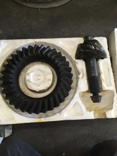Ford 9 inch rear end 4.57:1 gears Ring and Pinion Used but good condition