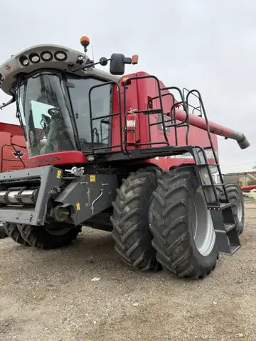 Extended auger, MAV chopper, recent harvest services feeder chain with sprockets and bearings, newer...