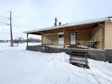 422 4th STREET in Houses for Sale in Saskatoon - Image 2