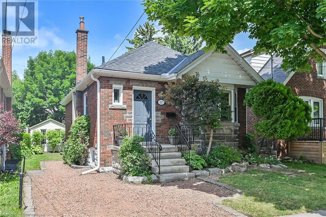57 BOND Street N Hamilton, Ontario in Houses for Sale in Hamilton - Image 3