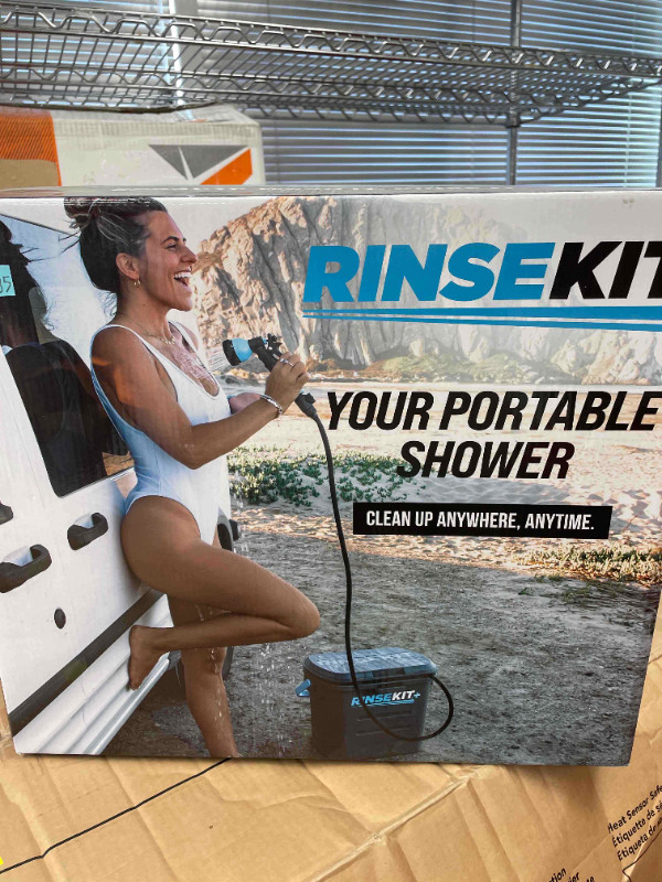 RinseKit Plus | Portable Shower with Hand Pump 1.8 Gallons in Fishing, Camping & Outdoors in Mississauga / Peel Region - Image 2