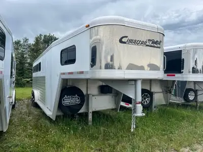 2006 - 21' Cimarron 4 horse gooseneck trailer 7'6" wide x 7' tall Tandem 6000 lb torsion axels LT235...