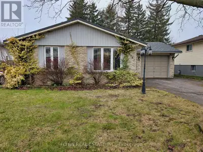 3+1 Bedroom, 2 Bathroom Back-Split in great location, conveniently located just steps to shopping an...