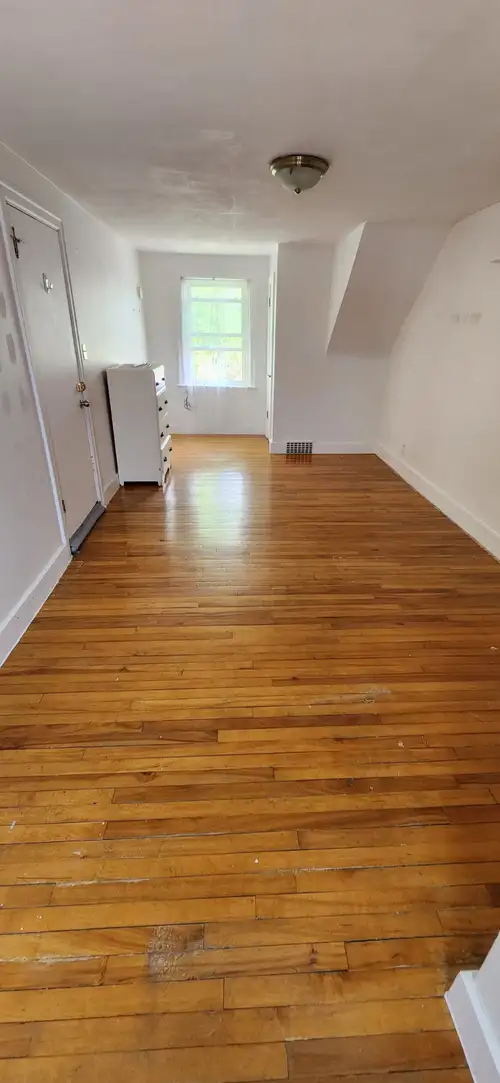 4 bdrm house for rent in Guelph ON. Includes utilities, laundry, parking. Large common area, backyar...