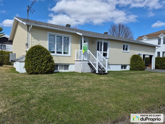 $230,300 - Bungalow for sale in Disraeli — photo 1