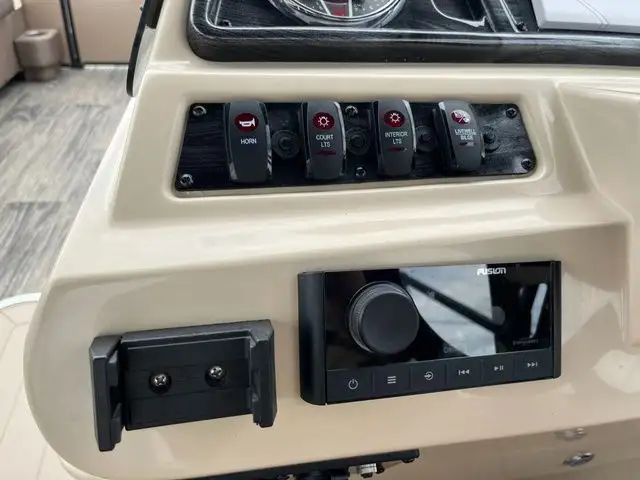 2022 Sweetwater SW 2286 Single Flip Lounge in Sport Touring in Sault Ste. Marie - Image 37