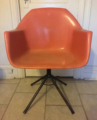 Vintage 60's Canadian Seating Company MCM Fiberglass Chair