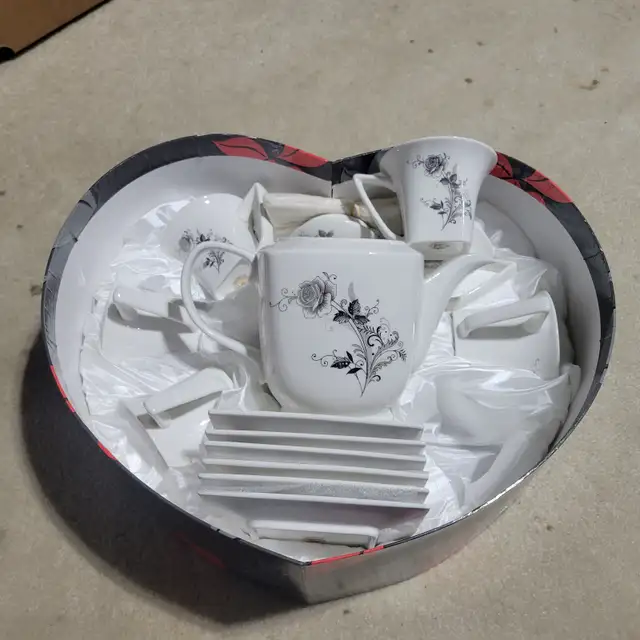 Cups and teapot63793683414275120