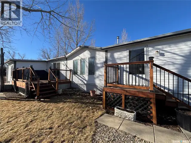 33 Cypress Mobile Home PARK Maple Creek, Saskatchewan in Houses for Sale in Swift Current - Image 5