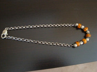 WOMAN'S  NECKLACE WITH ORANGE AND METAL BEADS