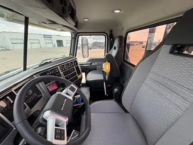 2025 Mack Anthem 64T D/C mDRIVE S40R - mixer in Heavy Trucks in Regina - Image 17
