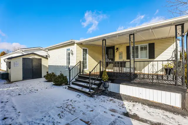 BLACK CREEK COMMUNITY BUNGALOW - 2 BED, 2 BATH in Houses for Sale in Hamilton - Image 11