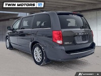 Looking for a reliable, feature-packed family minivan that's perfect for busy parents and growing fa... (image 3)