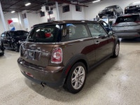 BROWN ON BLACK INTERIOR MINI COOPER WITH ONLY 73,335 KM OPTIONS: BLUETOOTH - HEATED SEATS - PANORAMI... (image 5)