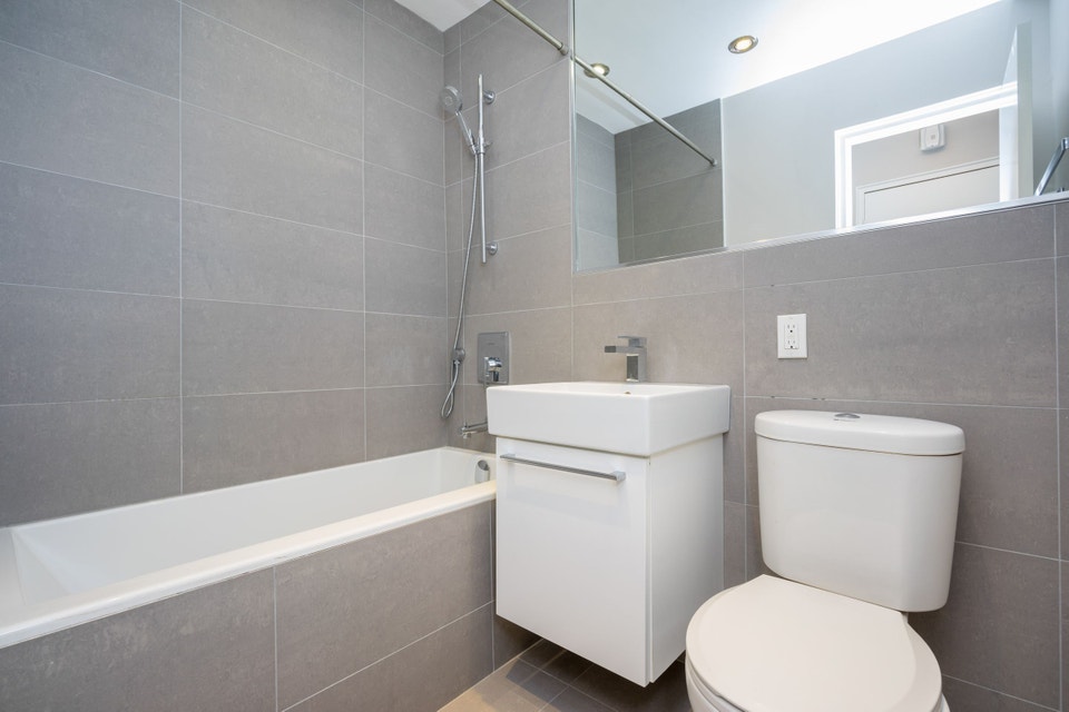Bachelor apartment, Broadview and Cosburn - ID 4763 2