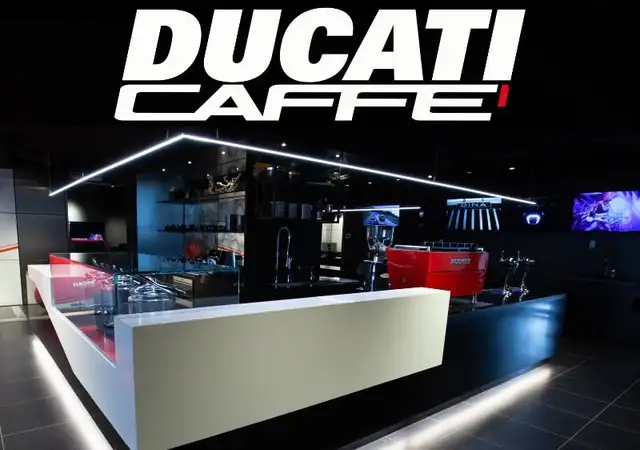 2021 TRIUMPH Daytona 765 Moto2 in Sport Bikes in Laval / North Shore - Image 11