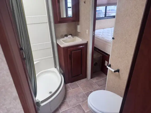 2011 Sunseeker 3120CD Class C Motorhome - Ford F-450 Super Duty in RVs & Motorhomes in Edmonton - Image 13