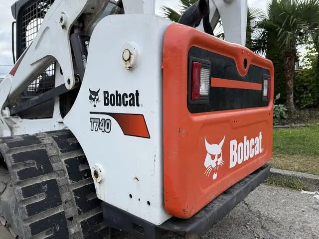 2017 Bobcat T740 Skid Loader in Heavy Trucks in Regina - Image 24