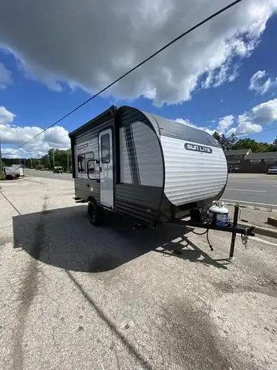 USED 2025 Sunlite LTD 13BD BARELY USED FINANCING & EXTENDED WARRANTY AVAILABLE ALL APPLIANCES WORKIN...