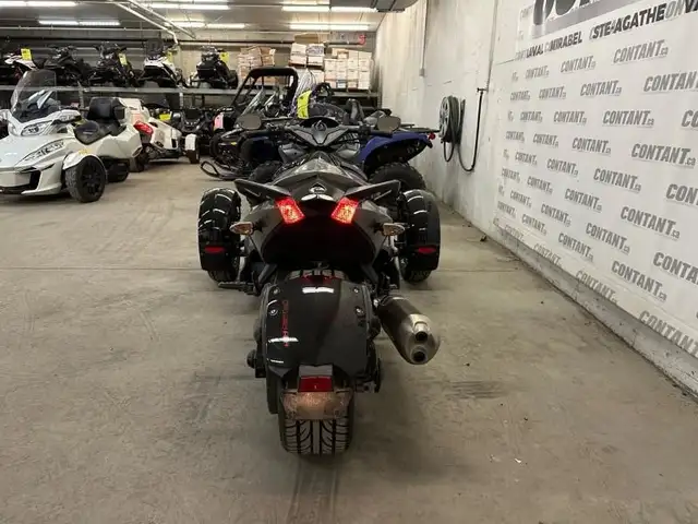 2011 Can-Am Spyder RS-S (SE5) in Sport Touring in West Island - Image 6