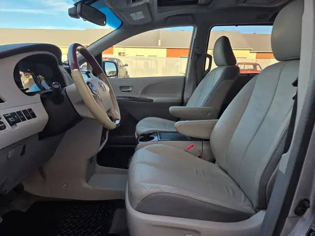 2014 Toyota Sienna LIMITED / AWD / SUNROOF / LEATHER 7 PASSAGER in Cars & Trucks in West Island - Image 16
