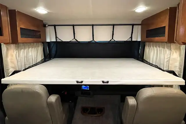 2018 Holiday Rambler Admiral 30U – Pre-Owned Class A Motorhome.  in RVs & Motorhomes in Red Deer - Image 18