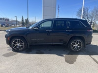 This Jeep Grand Cherokee 4xe has a powerful Intercooled Turbo Gas/Electric I-4 2.0 L/122 engine powe... (image 1)