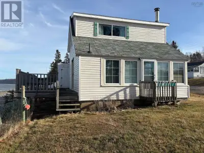 Dreaming of a little cottage on the shore? Get ready for unobstructed Bay of Fundy views, Isle d'Hau...