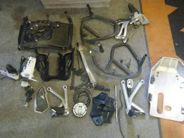 2015 Triumph Explorer Tiger Parts in Motorcycle Parts & Accessories in Ottawa - Image 2
