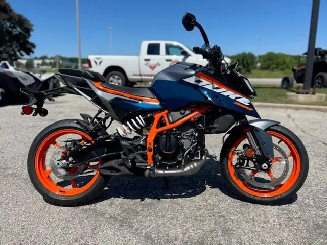 2025 KTM 390 Duke in Sport Bikes in Oakville / Halton Region - Image 3