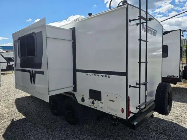 2026 Winnebago Micro Minnie 2108DS in Travel Trailers & Campers in Penticton - Image 5