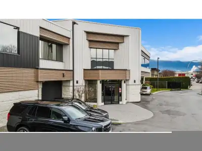 This 710 sq. ft. upper-level office space offers a practical and versatile layout suitable for a wid...