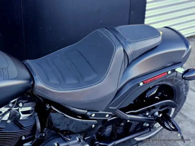 2018 Harley-Davidson Fat Bob in Sport Touring in Oshawa / Durham Region - Image 12