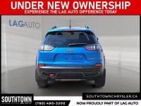 2022 Jeep Cherokee Trailhawk Experience the Jeep Cherokee Trailhawk with only 122366 km on the odome... (image 2)