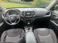 ALL TRADES WELCOME!! OPERATING BY APPOINTMENT Gorgeous 2015 Jeep Cherokee 4x4!!! Extra clean inside... (image 9)