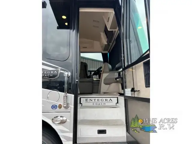 2024 Entegra Coach Anthem 44B 450 h.p. Diesel in RVs & Motorhomes in Moncton - Image 10