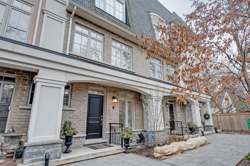 EXCLUSIVE DOWNTOWN TOWNHOME ENCLAVE - WALK TO LAKE! in Condos for Sale in Oakville / Halton Region