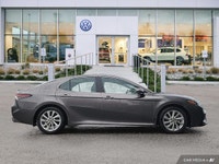 This Toyota Camry delivers a Regular Unleaded I-4 2.5 L/152 engine powering this Automatic transmiss... (image 5)