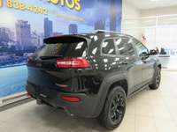 JEEP CHEROKEE 2016 TRAILHAWK V6 3.2L 4X4 TOUT ÉQUIPÉ / INTÉRIEUR EN CUIR NOIR CHAUFFANT / VOLANT CHA... (image 7)
